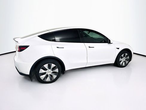 Used 2024 Tesla Model Y Long Range image 10