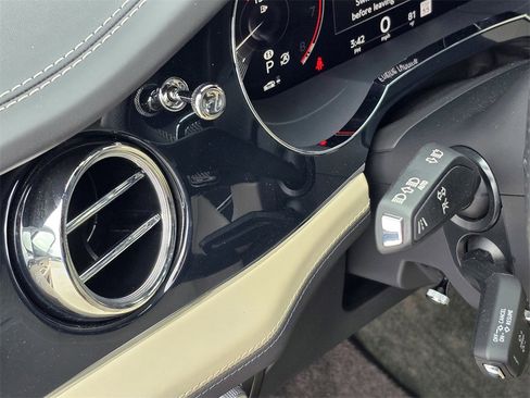 Used 2023 Bentley Bentayga Extended Wheelbase image 32