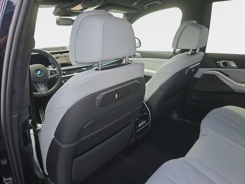 Used 2026 BMW X7 xDrive40i w/ M Sport Package AWD/4WD image 12