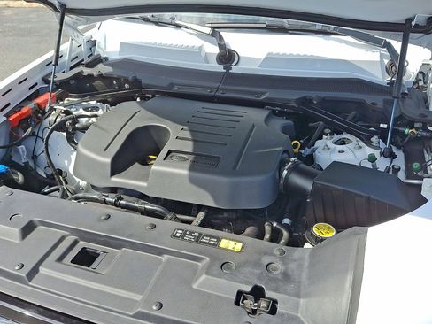 Used 2024 Land Rover Defender 110 X-Dynamic SE image 30