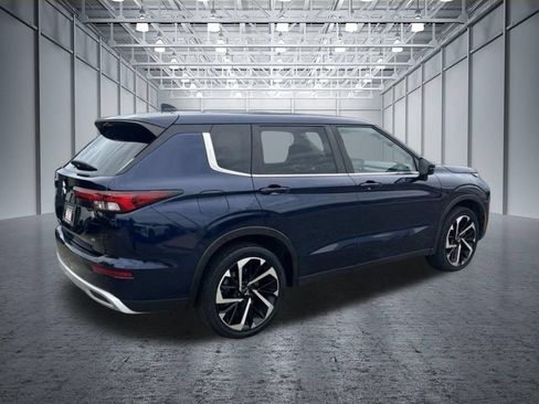 Used 2024 Mitsubishi Outlander SE Black Edition FWD image 7