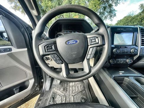 Used 2017 Ford F250 XLT w/ XLT Premium Package image 13