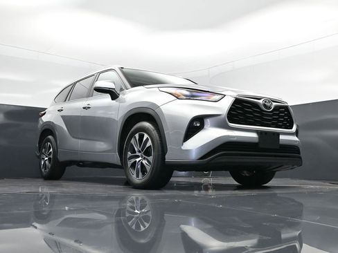 Used 2023 Toyota Highlander XLE image 47