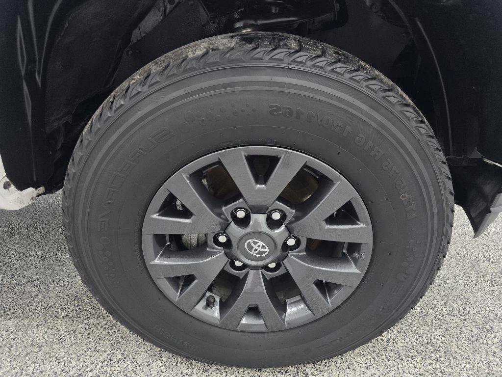 Used 2021 Toyota Tacoma SR5 AWD/4WD image 30