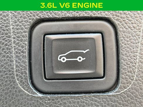 Used 2023 Chevrolet Traverse LT AWD/4WD image 9