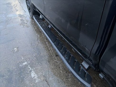 Used 2022 Chevrolet Silverado 1500 LT Trail Boss w/ LT Trail Boss Premium Package image 9