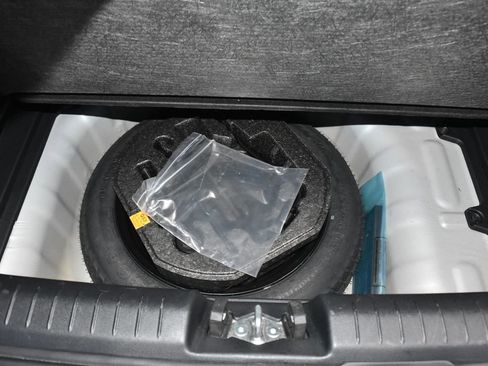 Used 2024 Hyundai Venue SEL image 28