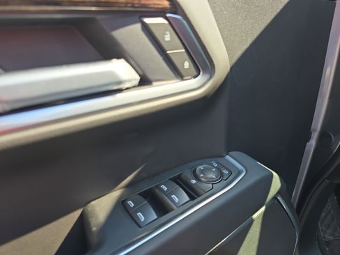 New 2026 GMC Sierra 1500 SLE image 18