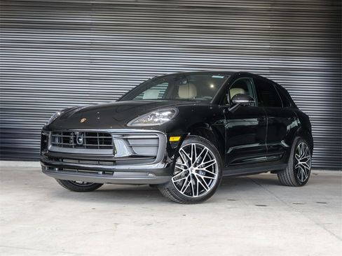 Used 2025 Porsche Macan image 1