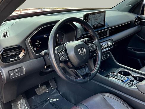 Used 2025 Honda Pilot Black Edition image 17