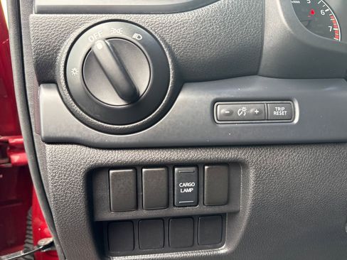 Used 2017 Nissan Titan S image 16