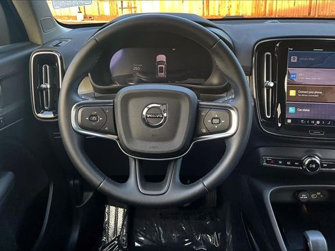 Used 2025 Volvo XC40 B5 Core w/ Protection Package Premier image 8