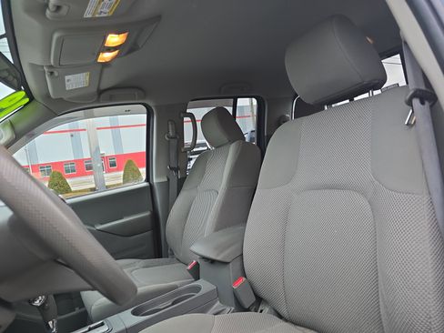 Used 2019 Nissan Frontier SV image 11