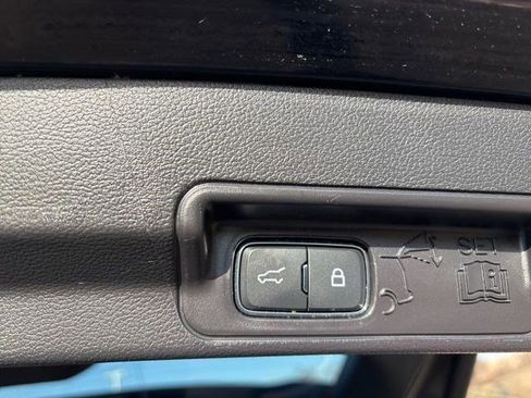 Used 2022 Ford Explorer XLT w/ Equipment Group 202A image 39