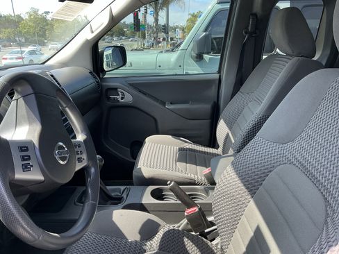 Used 2018 Nissan Frontier SV RWD image 13
