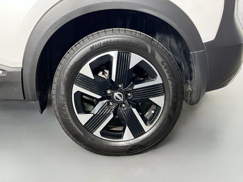 Used 2025 Nissan Kicks SV AWD/4WD image 27