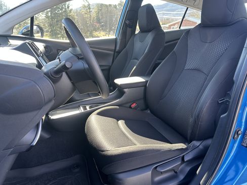 Used 2019 Toyota Prius LE image 9