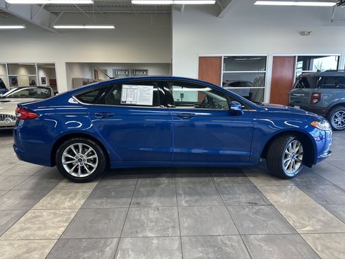 Used 2017 Ford Fusion SE w/ Fusion SE Technology Package image 11