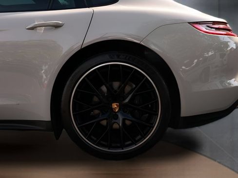 Used 2020 Porsche Panamera RWD image 10