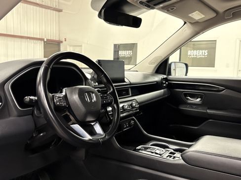 Used 2023 Honda Pilot Touring image 6