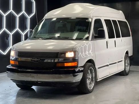 Used 2006 Chevrolet Express 1500 w/ Preferred Equipment Group RWD image 19