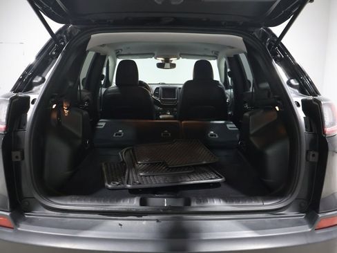 Used 2019 Jeep Cherokee Trailhawk w/ Cold Weather Group image 4