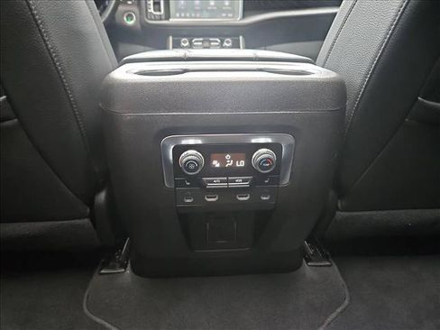 Used 2021 GMC Yukon Denali w/ Denali Ultimate Package AWD/4WD image 19