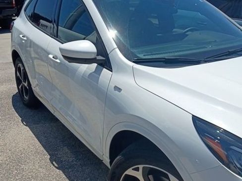 Used 2023 Ford Escape ST-Line Select w/ Tech Pack #2 AWD/4WD image 3