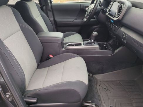 Used 2022 Toyota Tacoma TRD Off-Road image 25