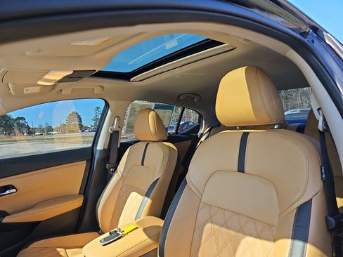 Used 2024 Nissan Sentra SV w/ SV Premium Package image 30