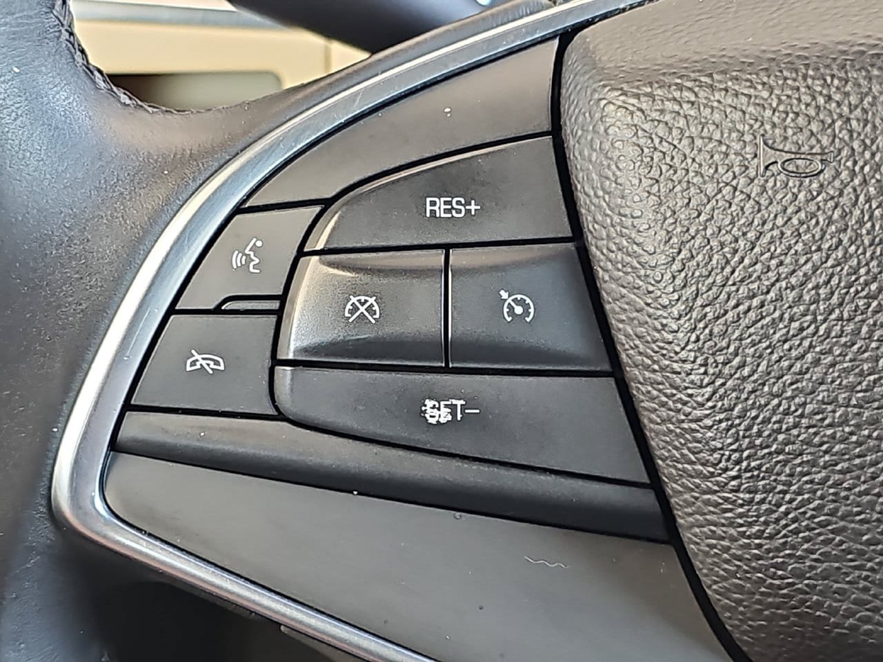 Used 2017 Cadillac XT5 FWD image 17