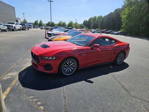 Used 2025 Ford Mustang GT Premium RWD image 1
