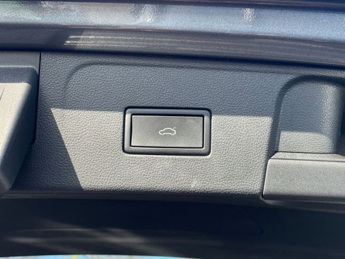 Used 2025 Volkswagen Atlas SE image 23