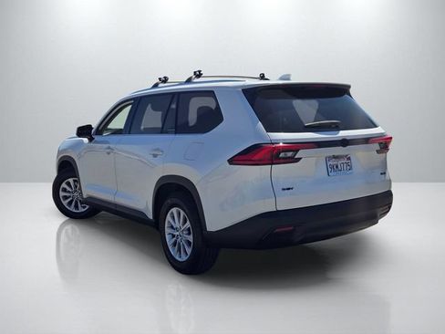 Used 2024 Toyota Grand Highlander XLE FWD image 6