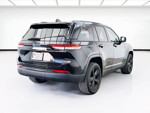 Used 2023 Jeep Grand Cherokee Altitude AWD/4WD image 4