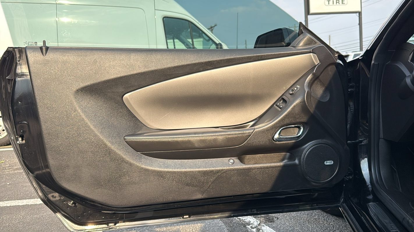 Used 2010 Chevrolet Camaro SS RWD image 9