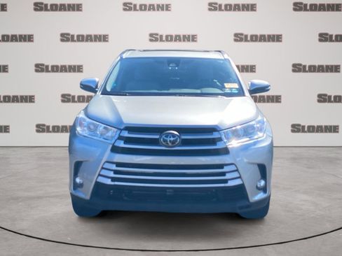 Used 2019 Toyota Highlander XLE image 3