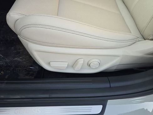 Used 2026 Genesis G70 2.5T image 12