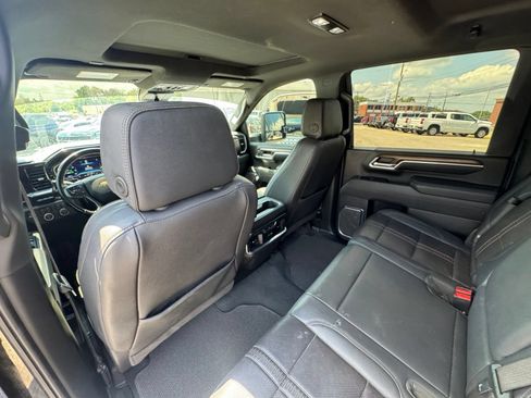 Used 2025 Chevrolet Silverado 3500 High Country w/ Technology Package AWD/4WD image 34