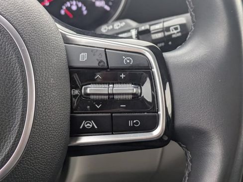 Used 2024 Kia Carnival LX FWD image 23