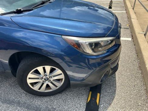 Used 2019 Subaru Outback 2.5i Premium AWD/4WD image 2