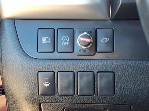 Used 2019 Toyota Highlander XLE image 16