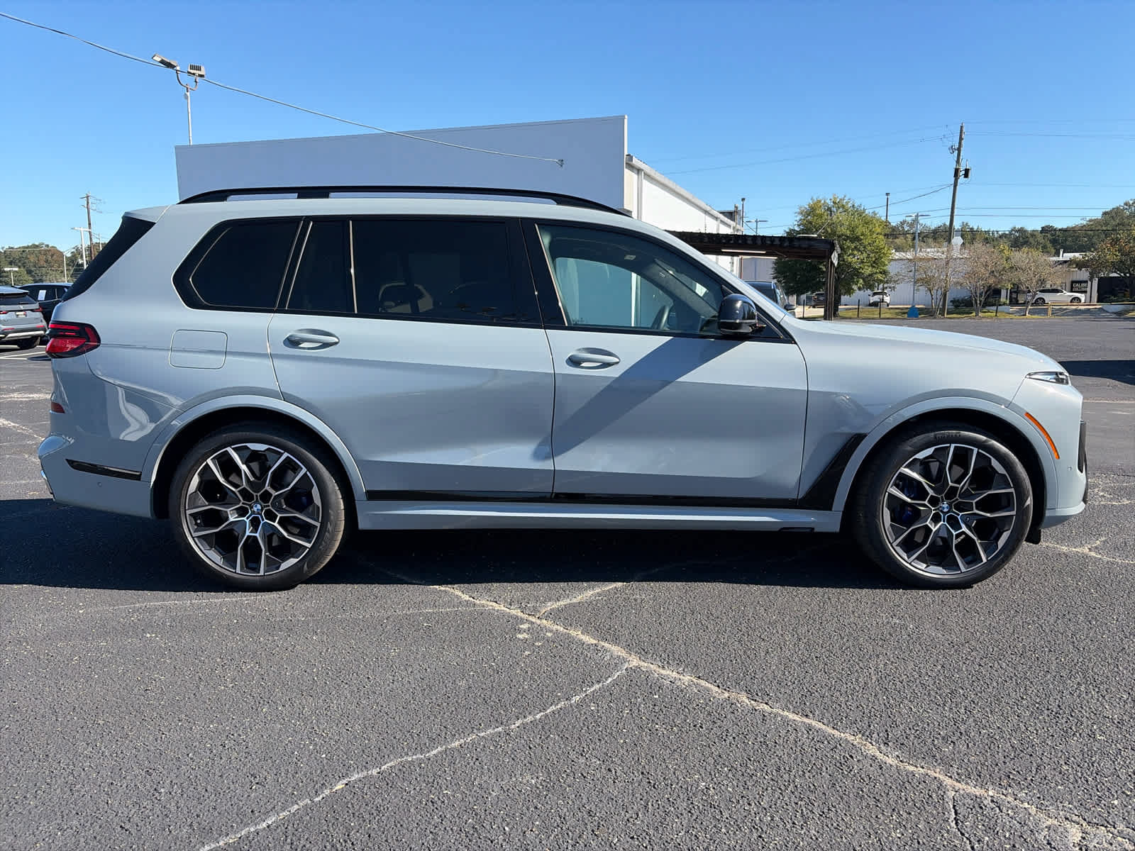 Used 2027 BMW X7 M60i AWD/4WD image 3