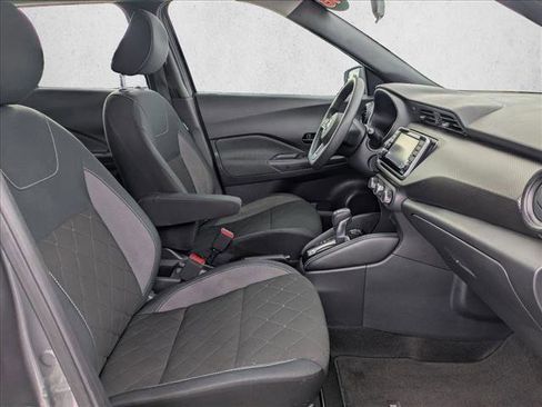 Used 2018 Nissan Kicks S image 19