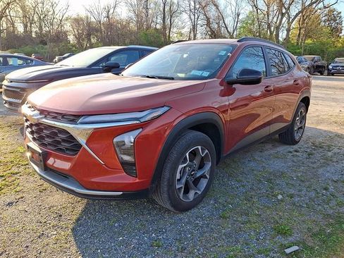 Used 2024 Chevrolet Trax LT w/ Driver Confidence Package image 3