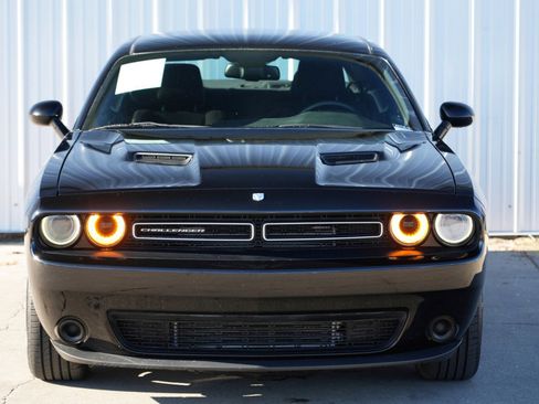 Used 2015 Dodge Challenger SXT image 32