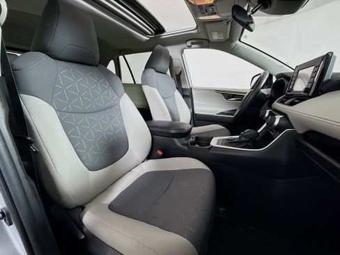 Used 2021 Toyota RAV4 XLE w/ Convenience Package image 26