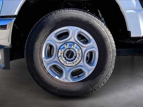 Used 2025 Ford F250 XLT image 33
