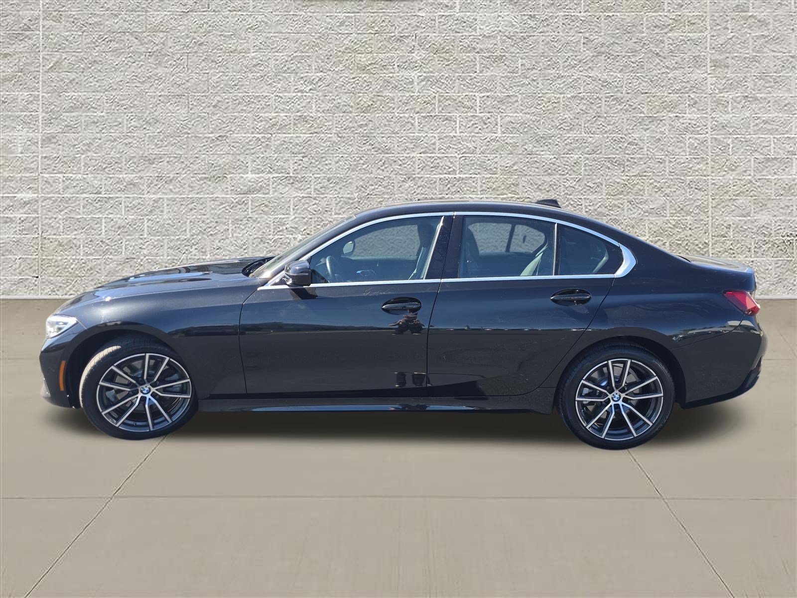 Used 2019 BMW 330i xDrive Sedan w/ Convenience Package AWD/4WD image 4