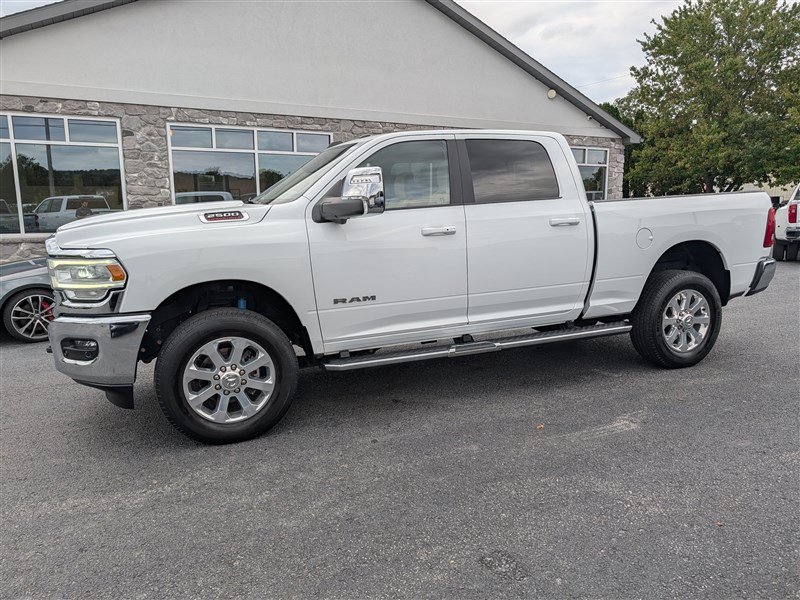 Used 2023 RAM 2500 Laramie AWD/4WD image 3